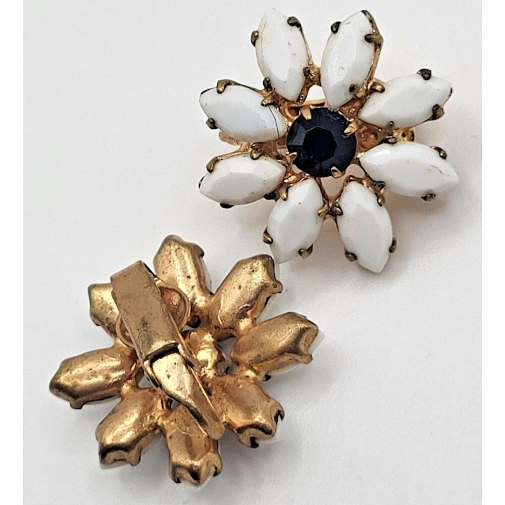 Vintage 60s Black and White Prong Set Flower Clip On Earrings 1in - Picture 5 of 5